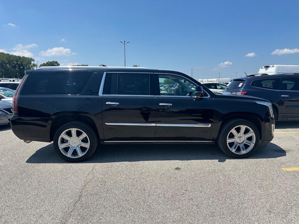 Cadillac Escalade ESV Vehicle Full-screen Gallery Image 02