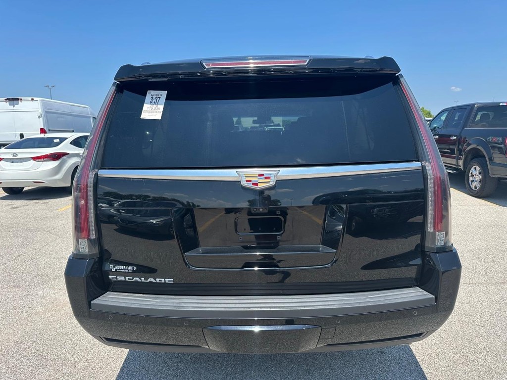 Cadillac Escalade ESV Vehicle Full-screen Gallery Image 04