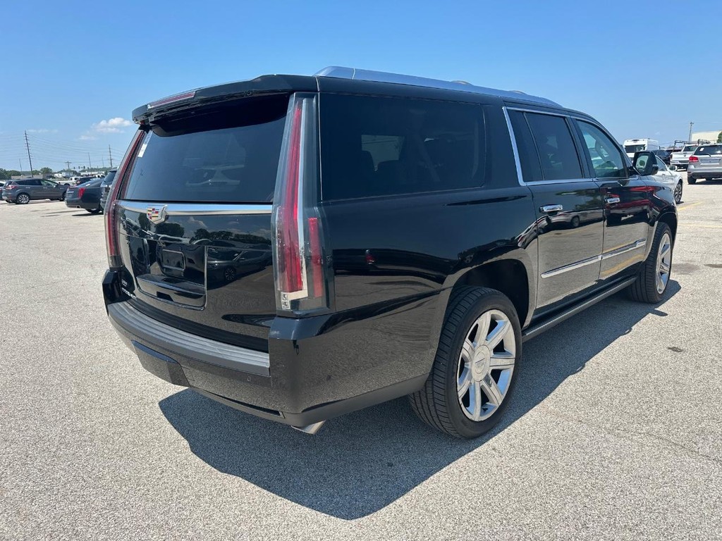 Cadillac Escalade ESV Vehicle Full-screen Gallery Image 05