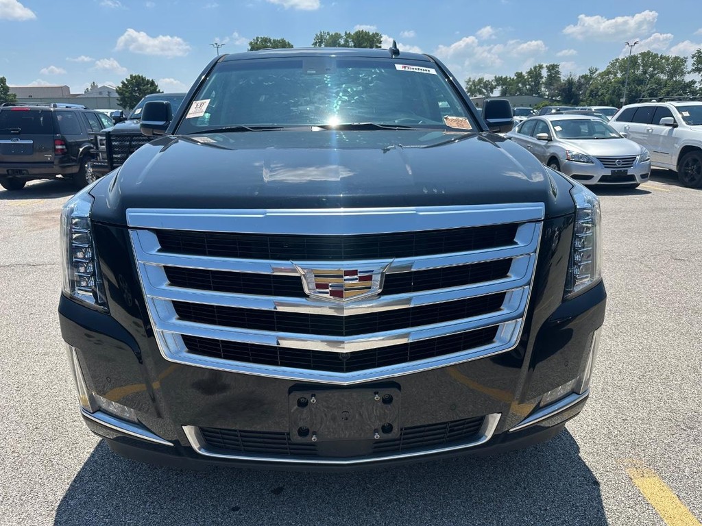 Cadillac Escalade ESV Vehicle Full-screen Gallery Image 06