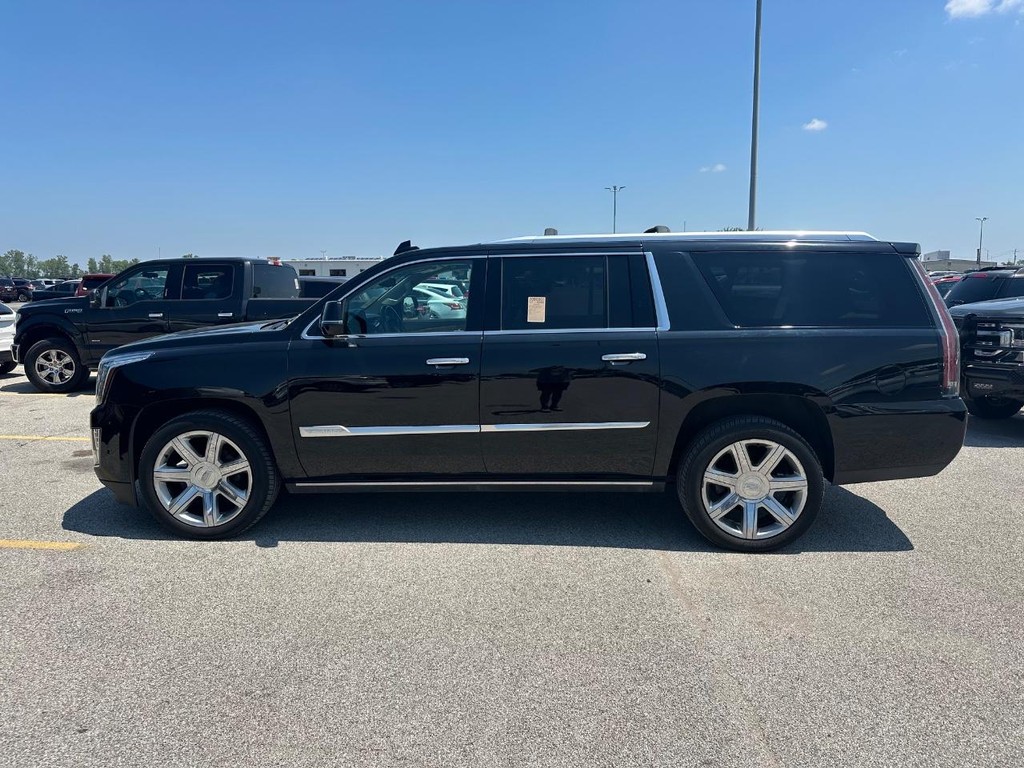 Cadillac Escalade ESV Vehicle Full-screen Gallery Image 08