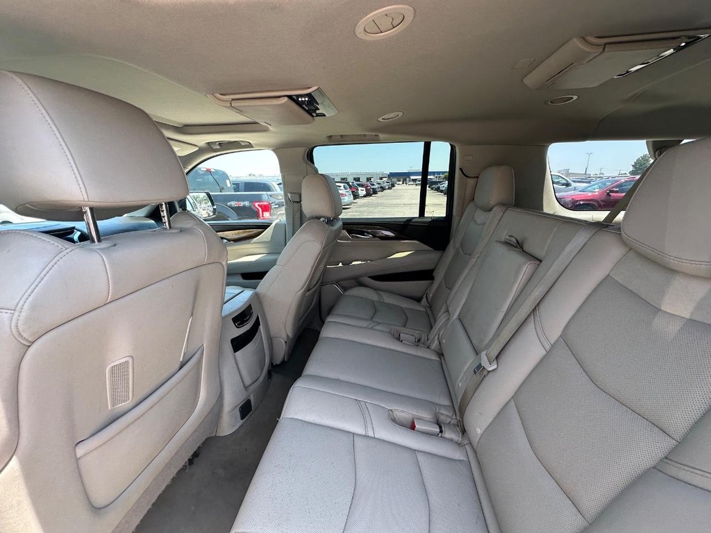 Cadillac Escalade ESV Vehicle Full-screen Gallery Image 09