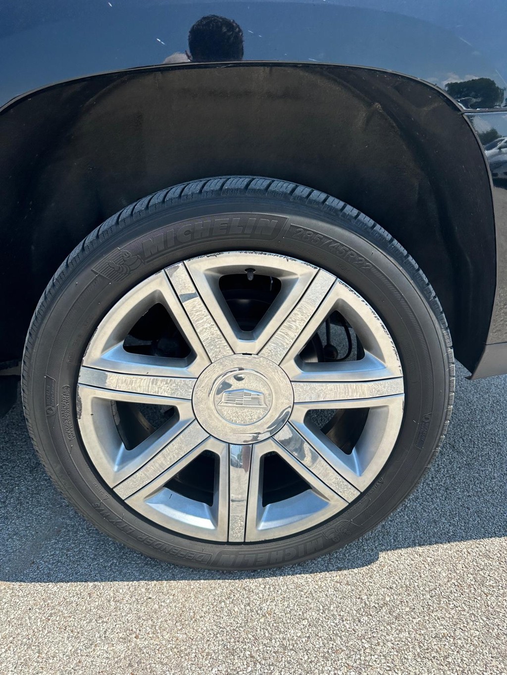 Cadillac Escalade ESV Vehicle Full-screen Gallery Image 10