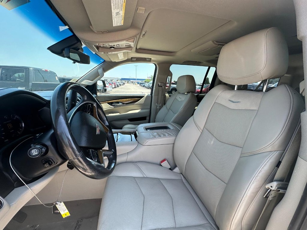 Cadillac Escalade ESV Vehicle Full-screen Gallery Image 12