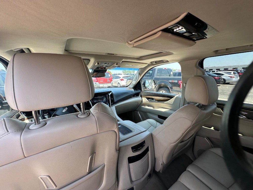 Cadillac Escalade ESV Vehicle Full-screen Gallery Image 13