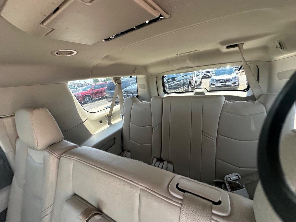 Cadillac Escalade ESV Vehicle Full-screen Gallery Image 14