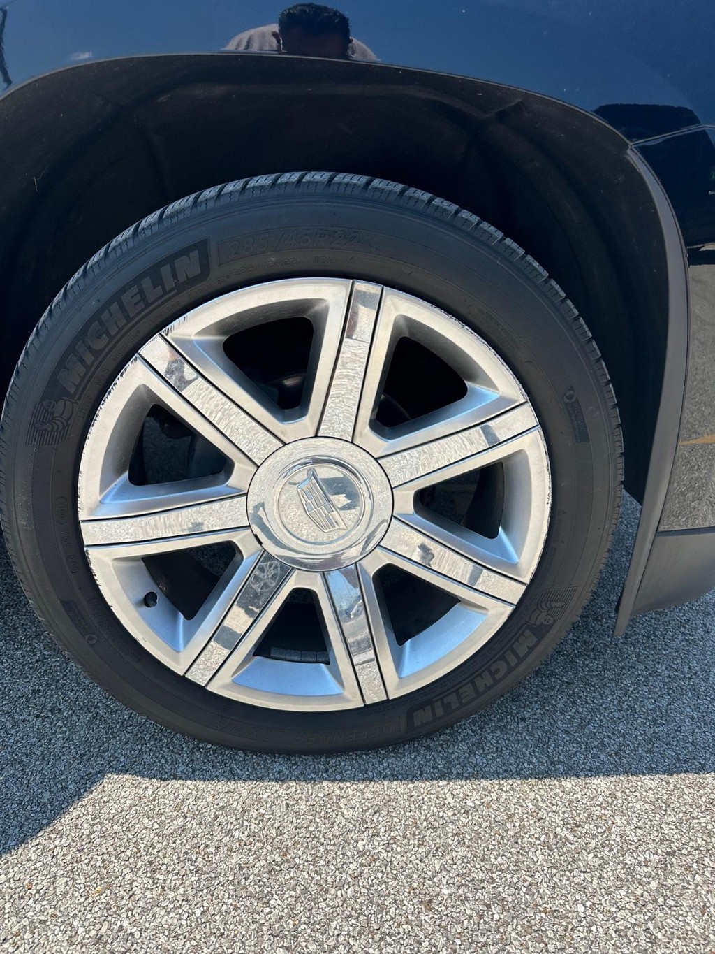 Cadillac Escalade ESV Vehicle Full-screen Gallery Image 15
