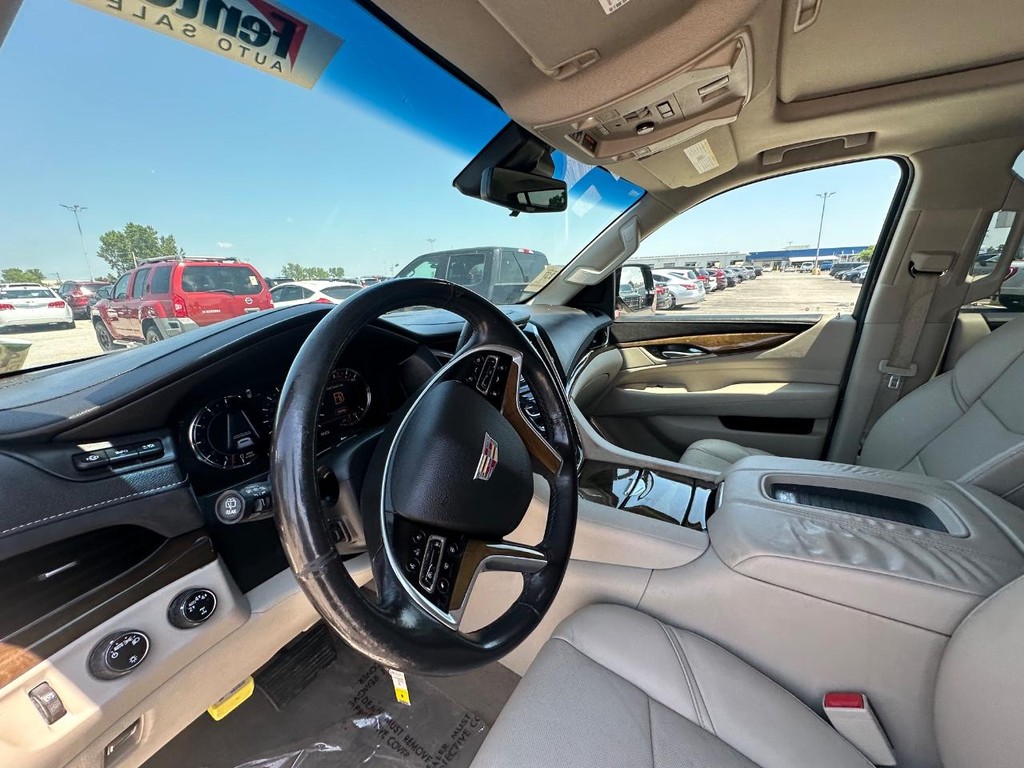 Cadillac Escalade ESV Vehicle Full-screen Gallery Image 17