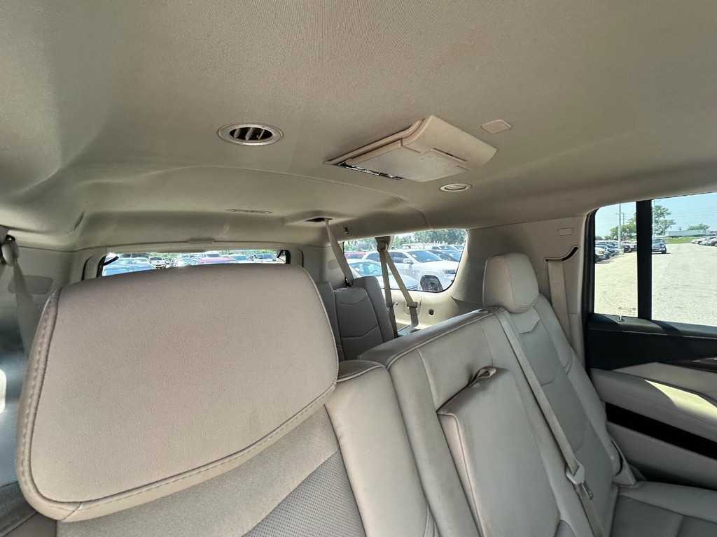 Cadillac Escalade ESV Vehicle Full-screen Gallery Image 20