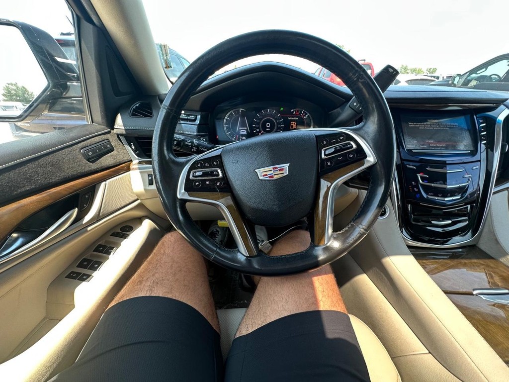 Cadillac Escalade ESV Vehicle Full-screen Gallery Image 27