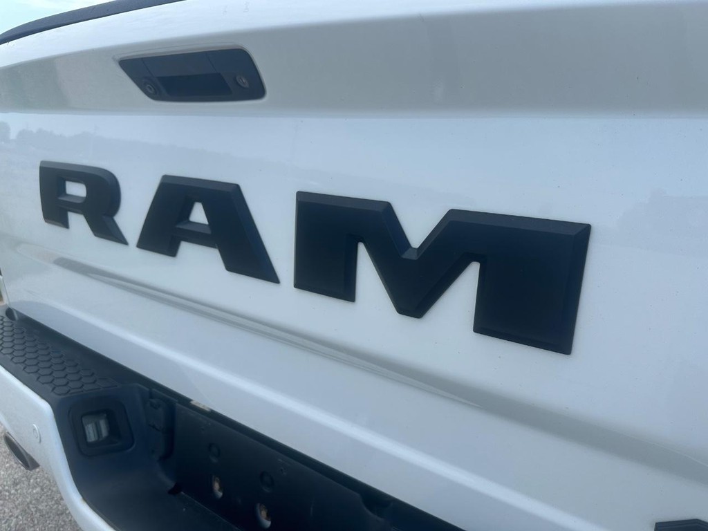 Ram 1500 Vehicle Full-screen Gallery Image 17