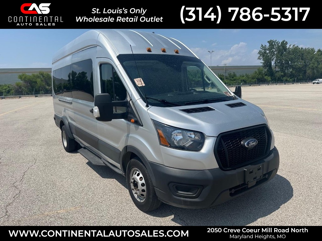 Ford Transit-350 Vehicle Full-screen Gallery Image 01