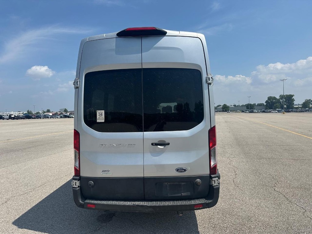 Ford Transit-350 Vehicle Full-screen Gallery Image 06