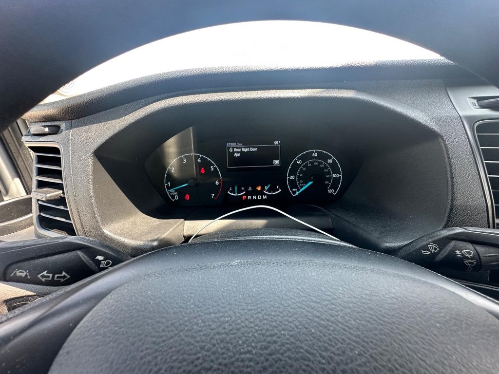 Ford Transit-350 Vehicle Full-screen Gallery Image 23