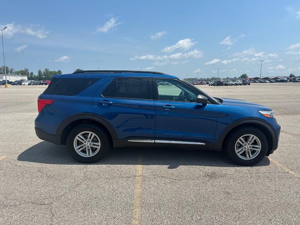 Ford Explorer Vehicle Full-screen Gallery Image 2