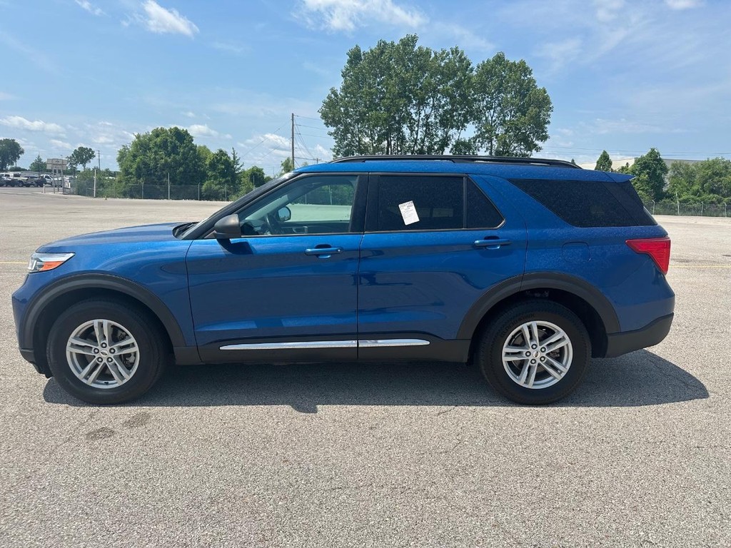 Ford Explorer Vehicle Full-screen Gallery Image 4