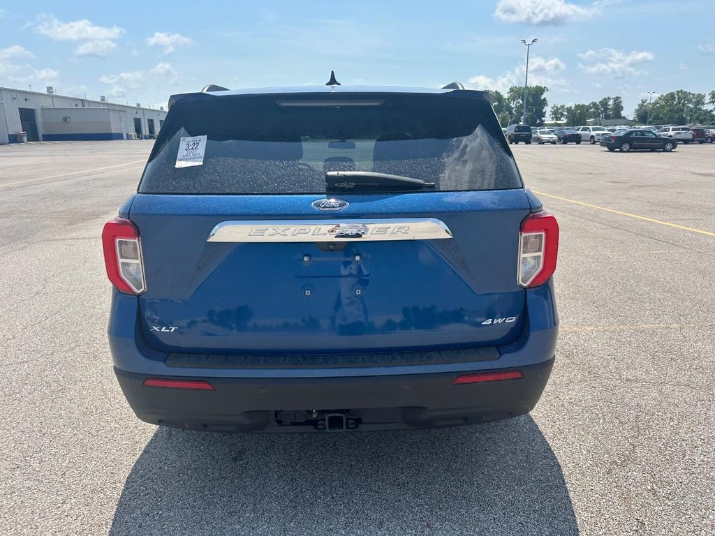 Ford Explorer Vehicle Full-screen Gallery Image 6