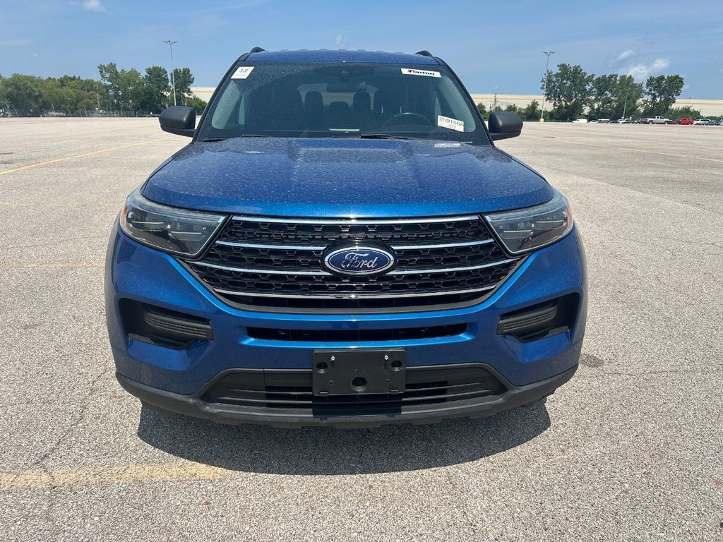 Ford Explorer Vehicle Full-screen Gallery Image 7