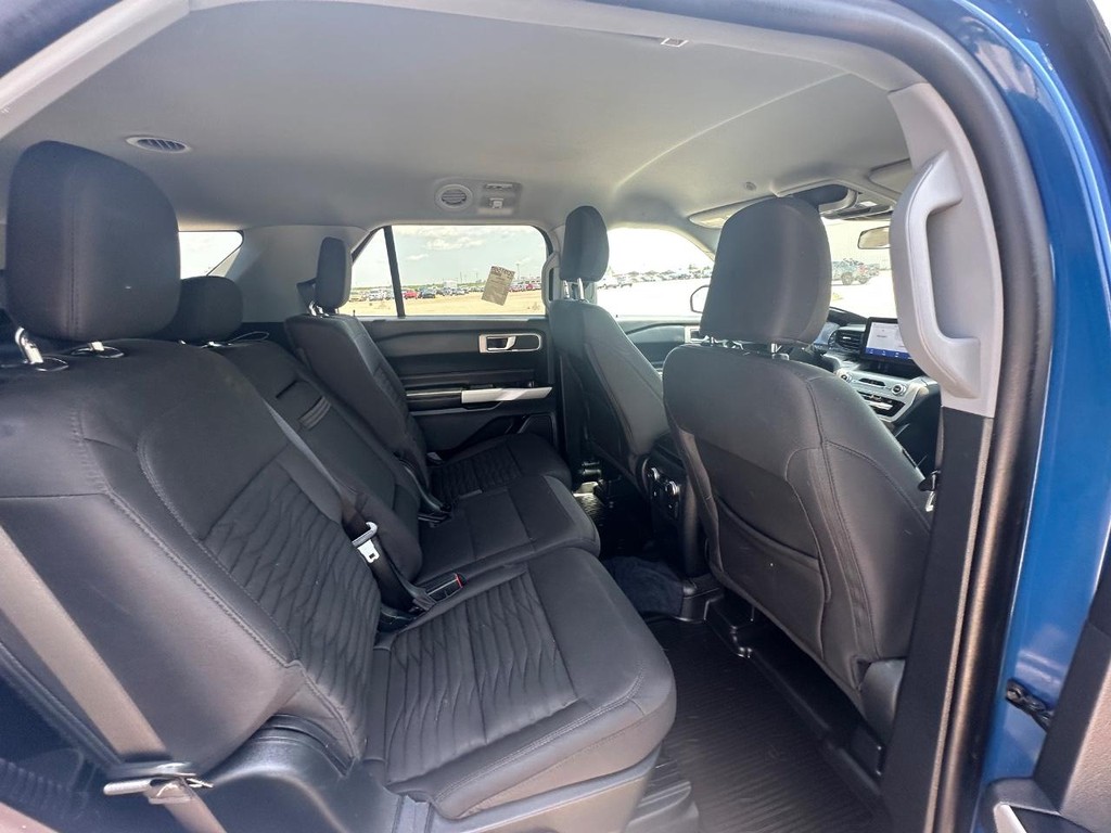 Ford Explorer Vehicle Full-screen Gallery Image 17