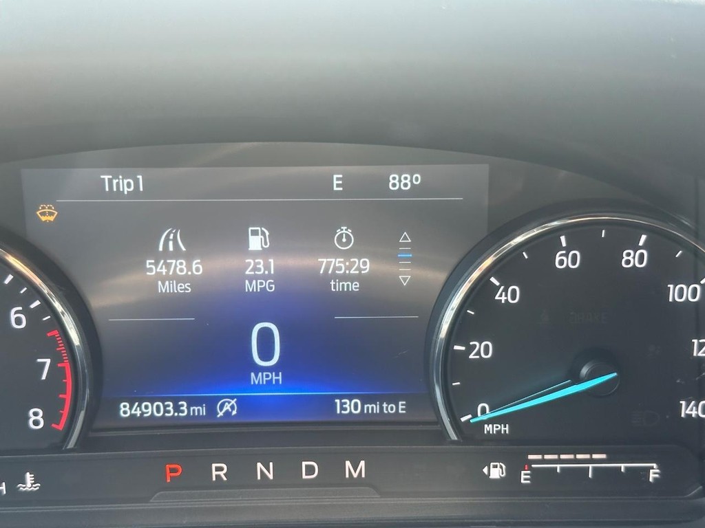Ford Explorer Vehicle Full-screen Gallery Image 19