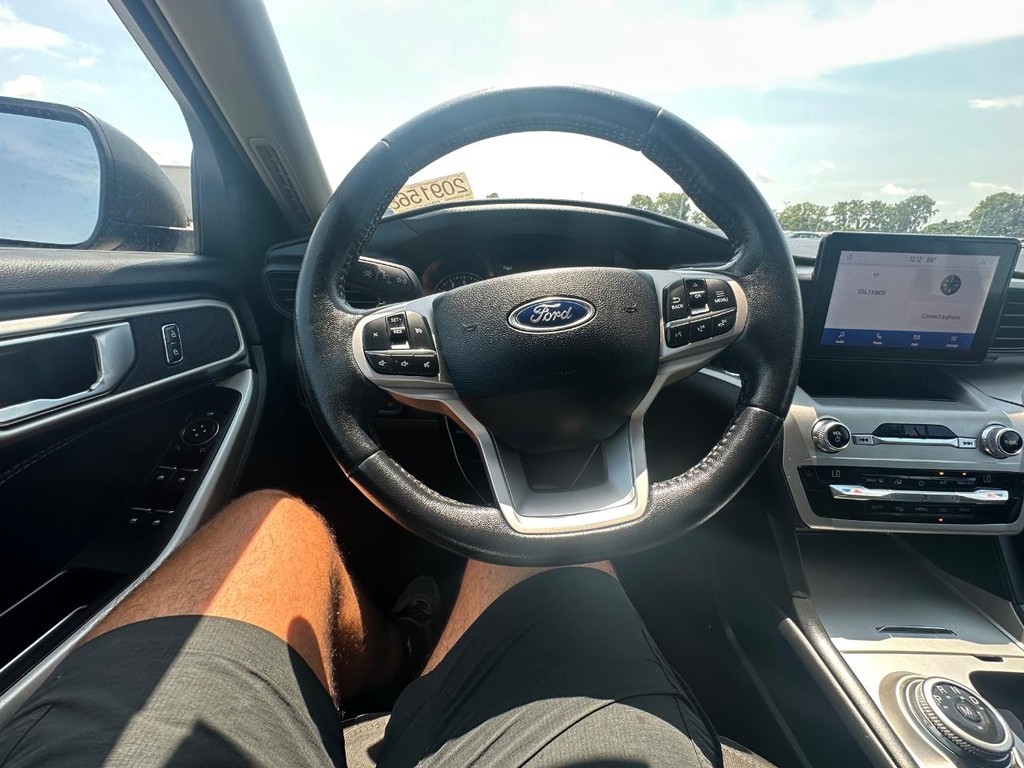 Ford Explorer Vehicle Full-screen Gallery Image 20