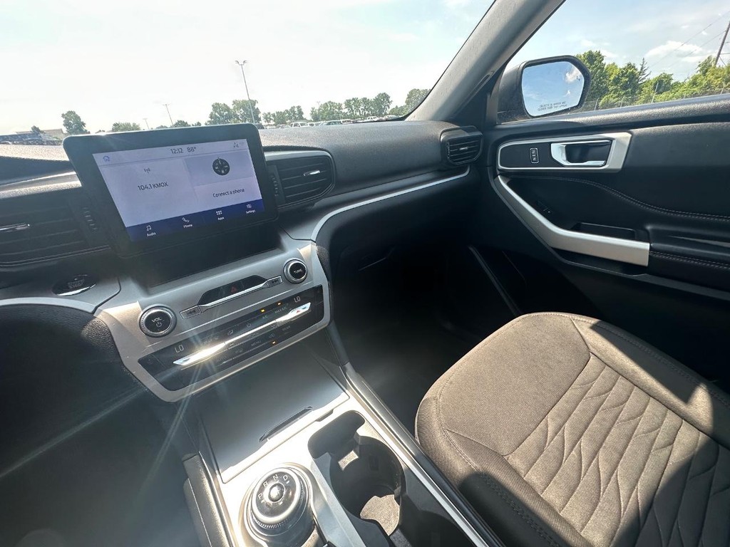 Ford Explorer Vehicle Full-screen Gallery Image 21