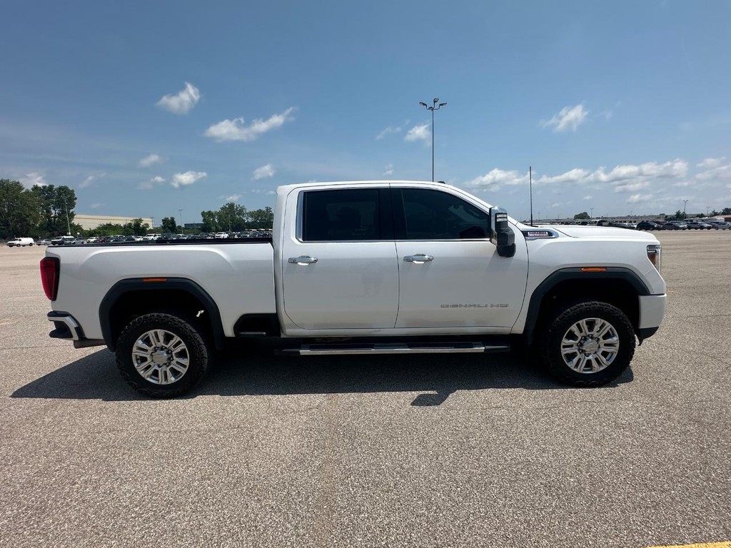 GMC Sierra 3500HD Vehicle Full-screen Gallery Image 2