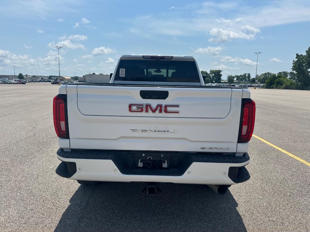 GMC Sierra 3500HD Vehicle Full-screen Gallery Image 6