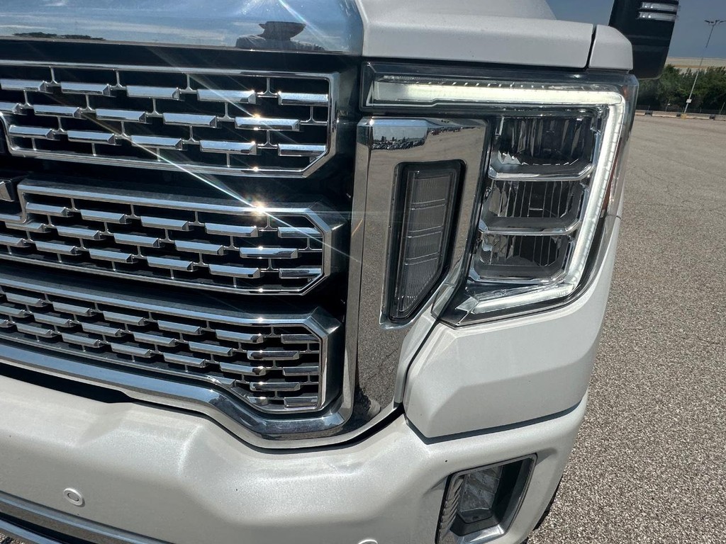 GMC Sierra 3500HD Vehicle Full-screen Gallery Image 7