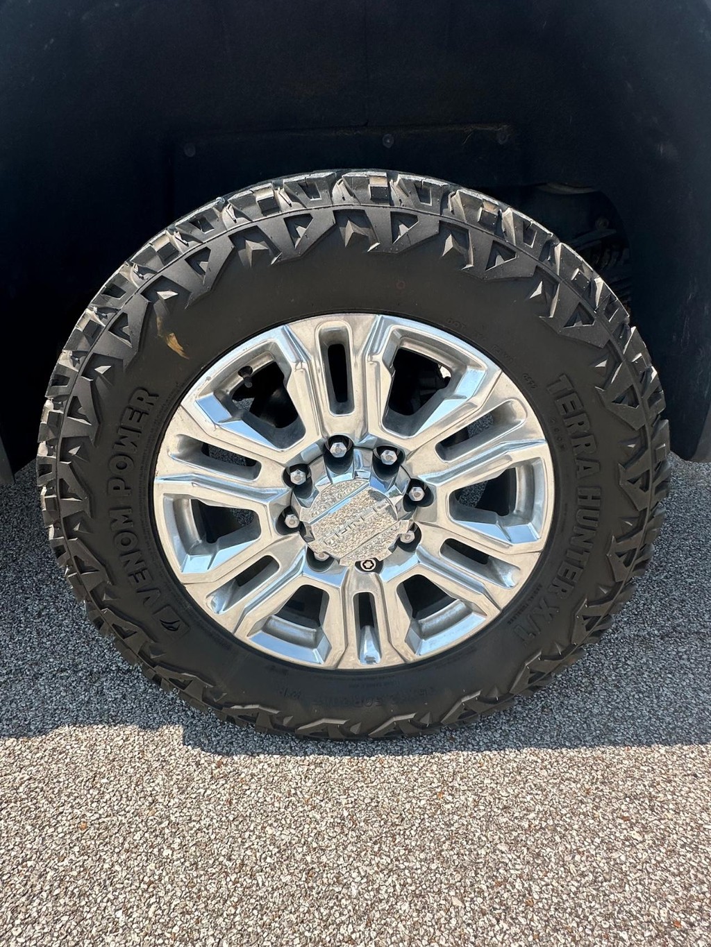 GMC Sierra 3500HD Vehicle Full-screen Gallery Image 10