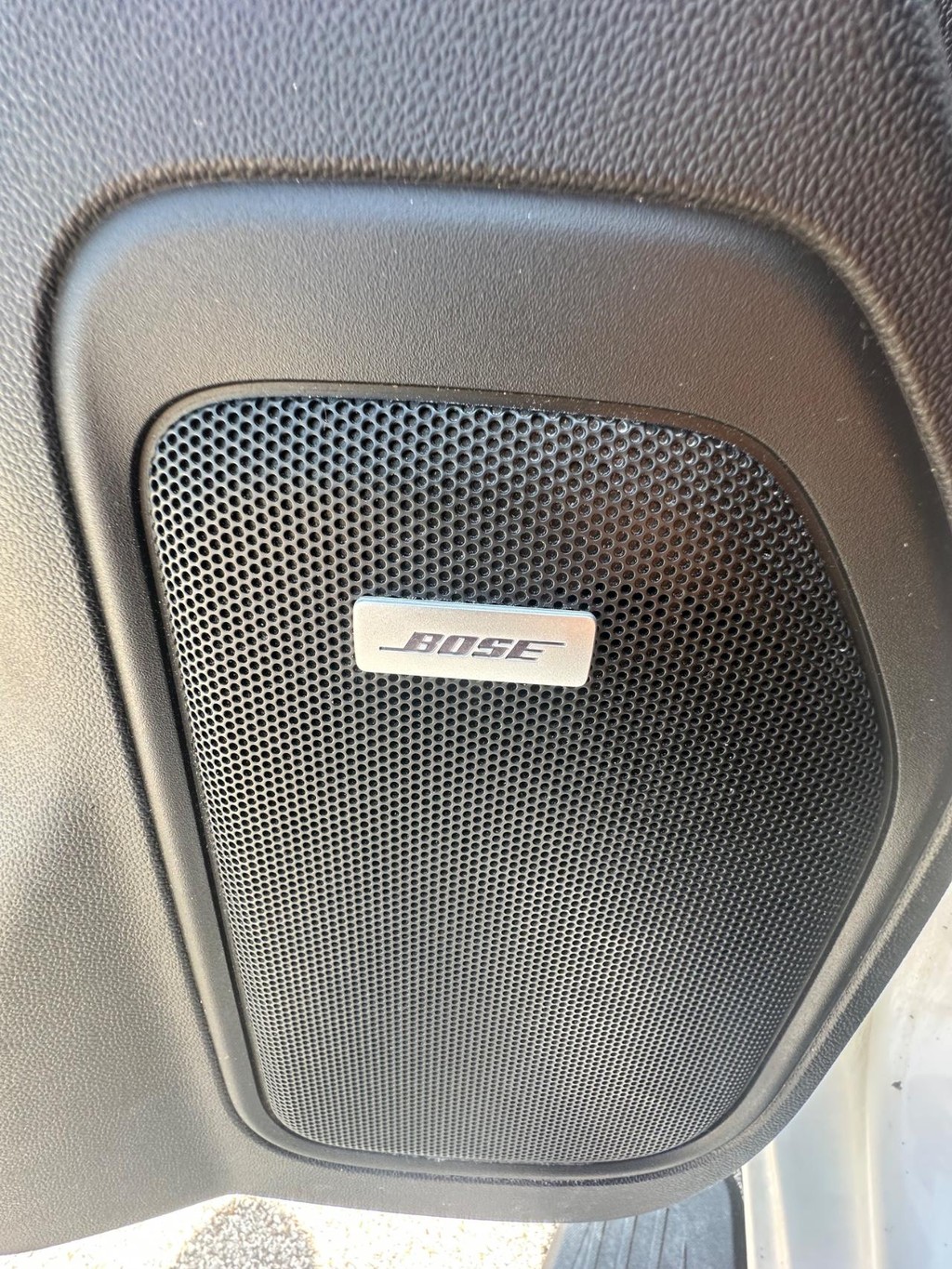 GMC Sierra 3500HD Vehicle Full-screen Gallery Image 29