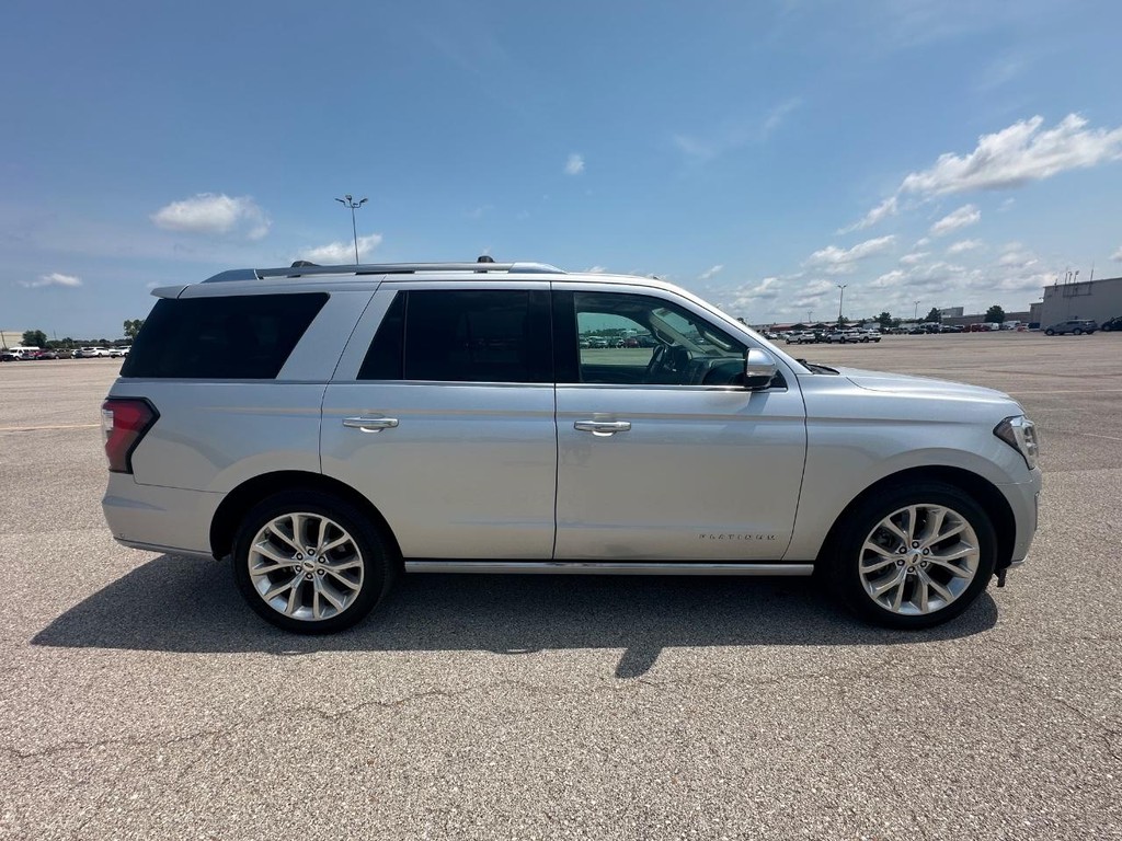 Ford Expedition Vehicle Full-screen Gallery Image 2