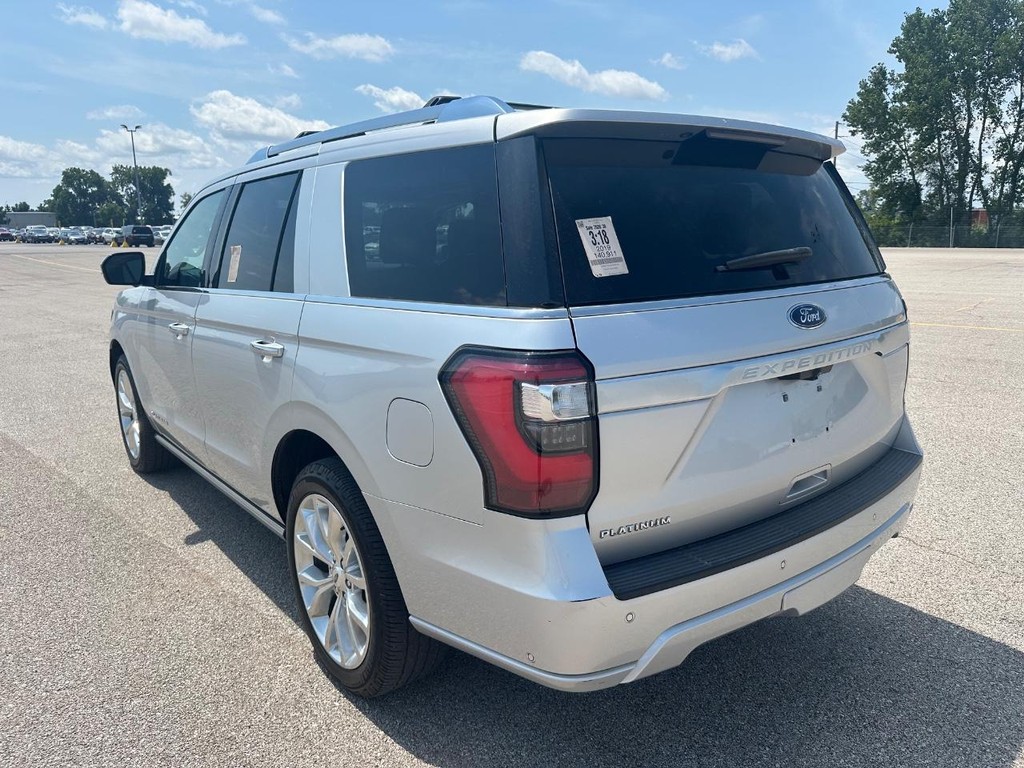 Ford Expedition Vehicle Full-screen Gallery Image 3
