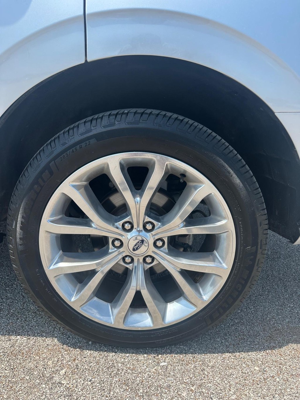 Ford Expedition Vehicle Full-screen Gallery Image 9