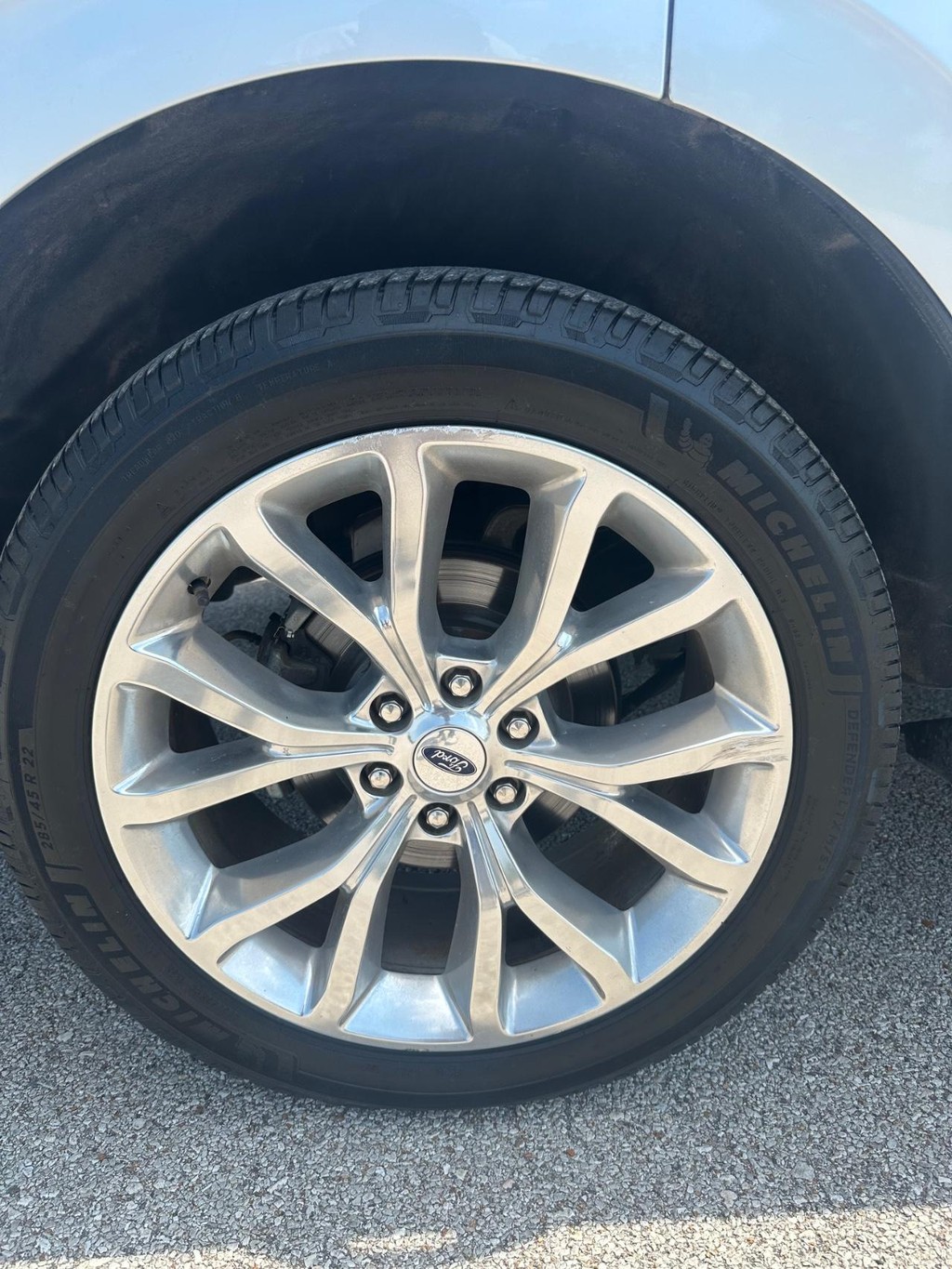 Ford Expedition Vehicle Full-screen Gallery Image 10