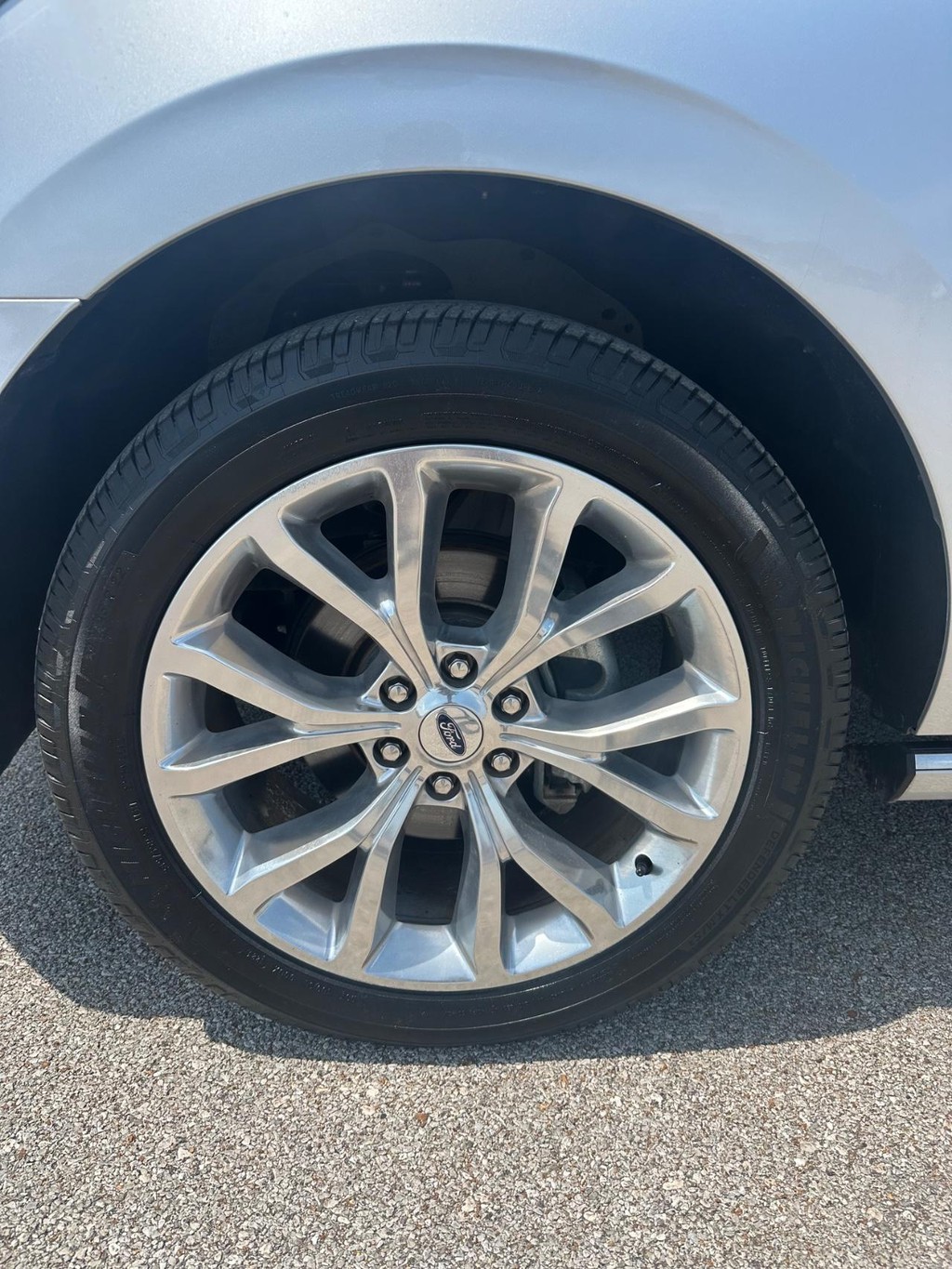 Ford Expedition Vehicle Full-screen Gallery Image 12