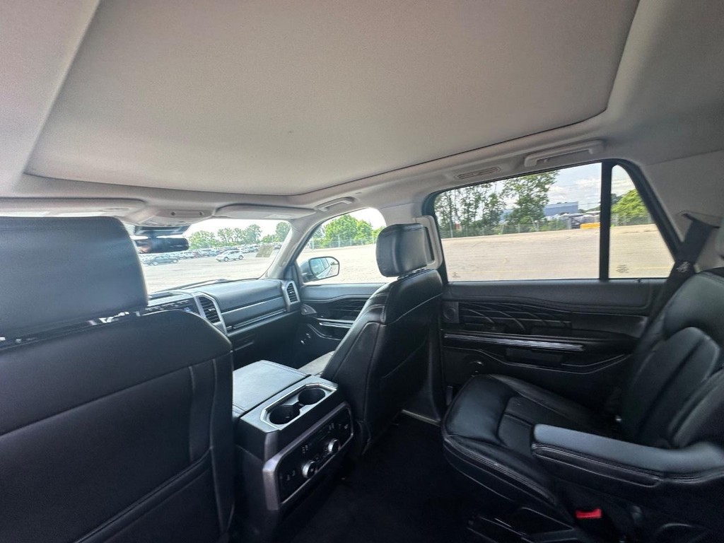 Ford Expedition Vehicle Full-screen Gallery Image 14