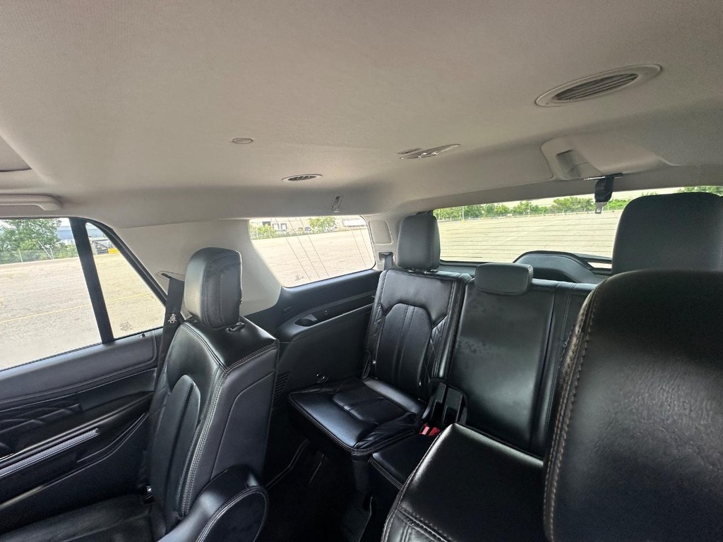 Ford Expedition Vehicle Full-screen Gallery Image 15