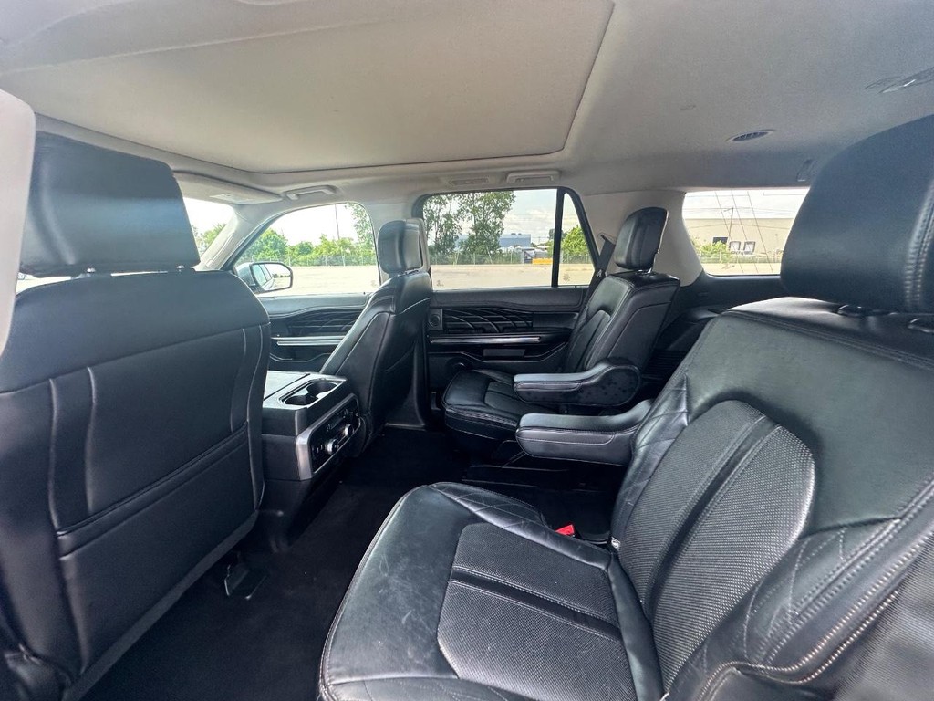 Ford Expedition Vehicle Full-screen Gallery Image 16