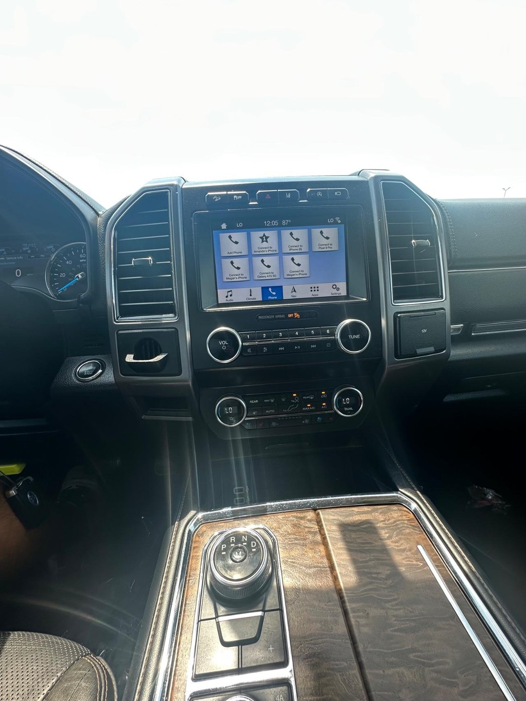 Ford Expedition Vehicle Full-screen Gallery Image 17