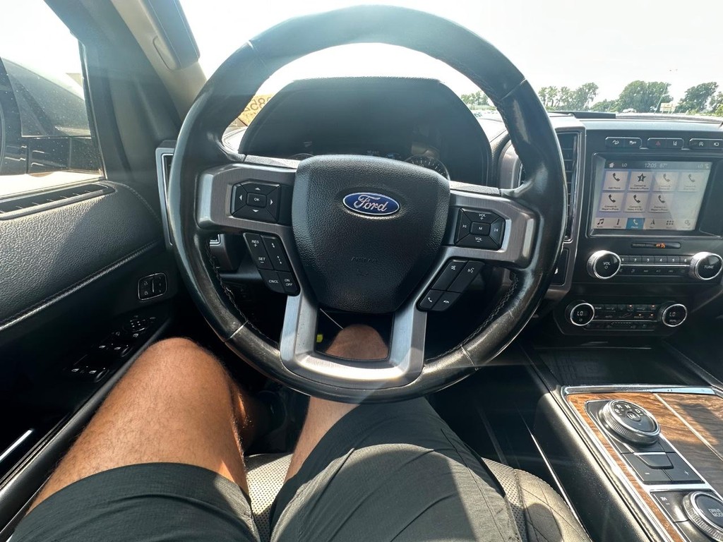 Ford Expedition Vehicle Full-screen Gallery Image 23