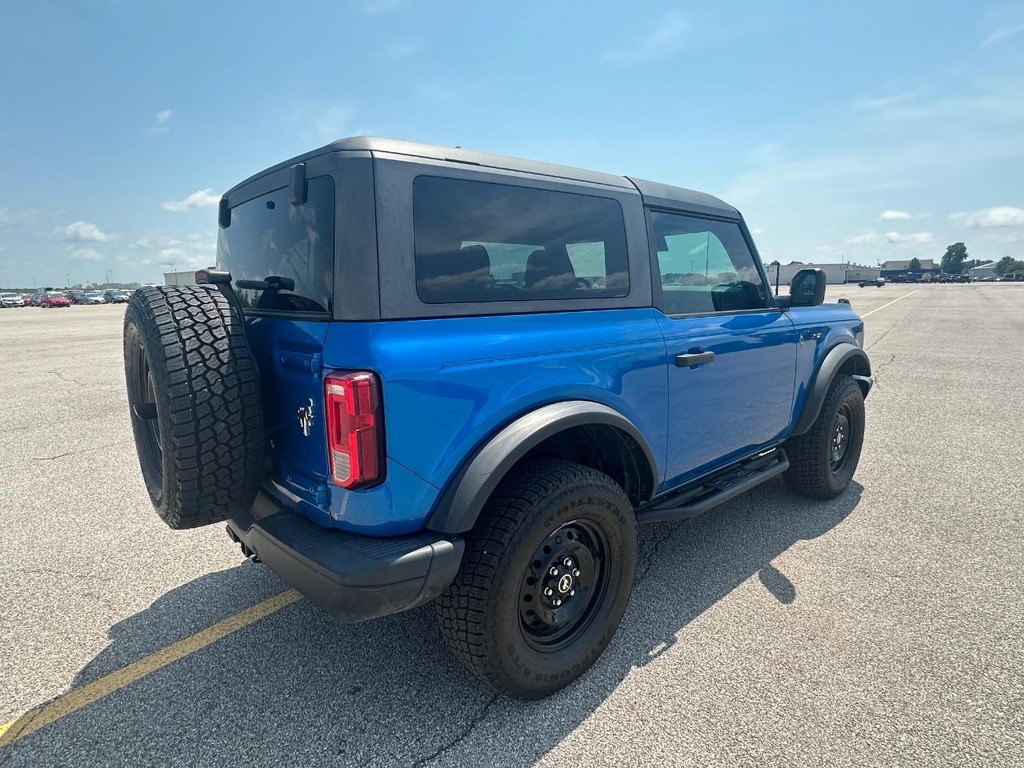 Ford Bronco Vehicle Full-screen Gallery Image 5