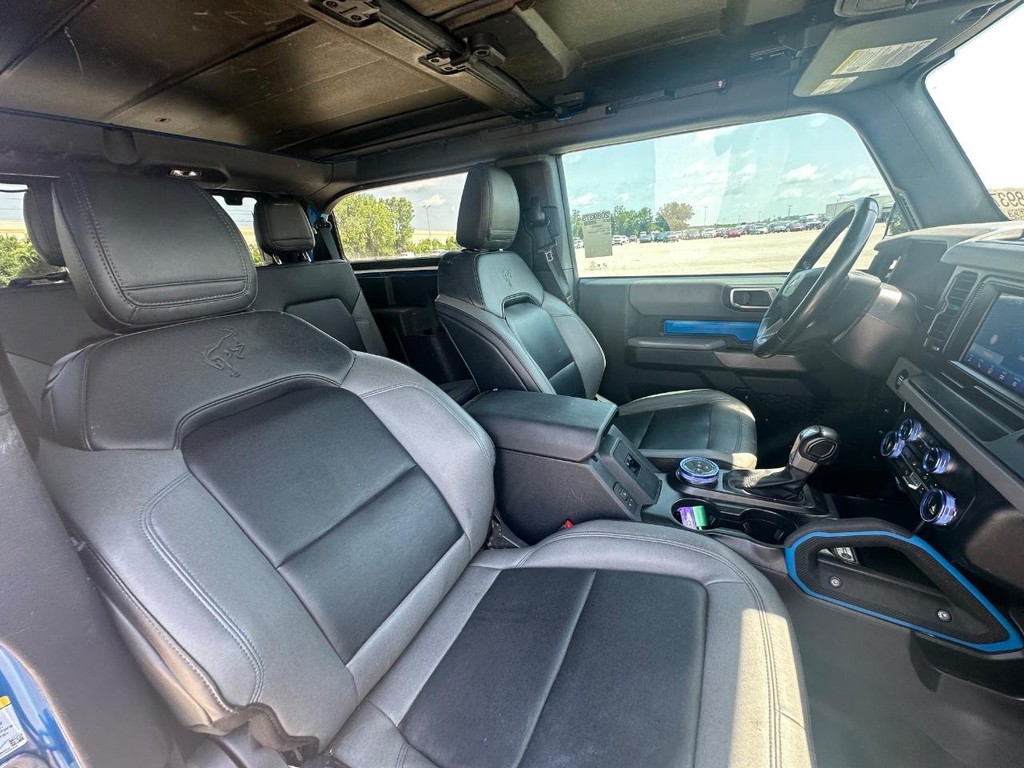 Ford Bronco Vehicle Full-screen Gallery Image 9