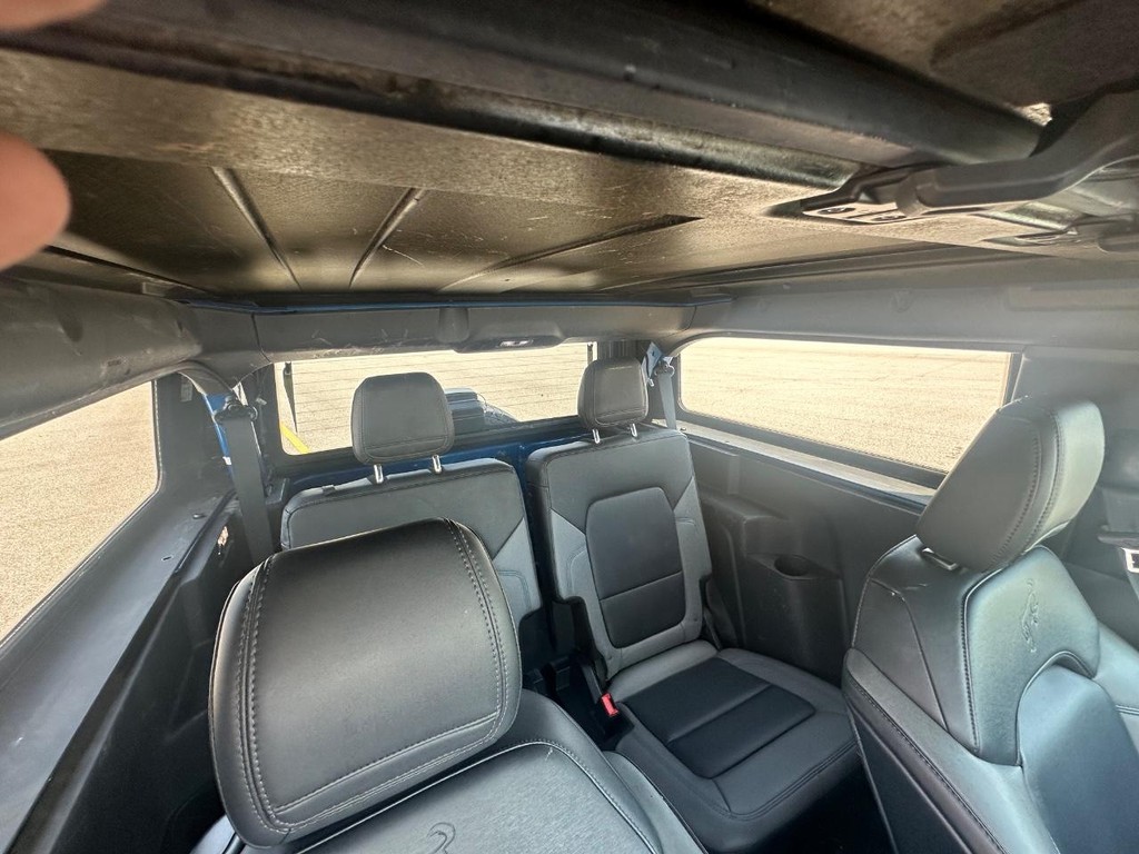 Ford Bronco Vehicle Full-screen Gallery Image 14