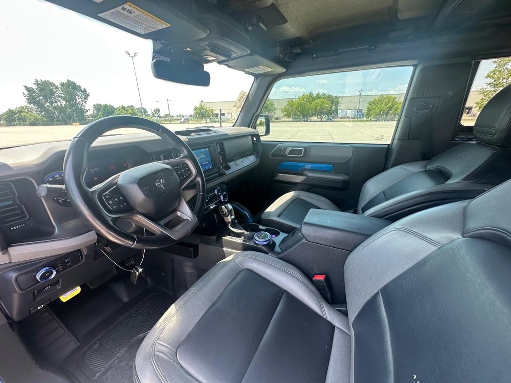 Ford Bronco Vehicle Full-screen Gallery Image 15