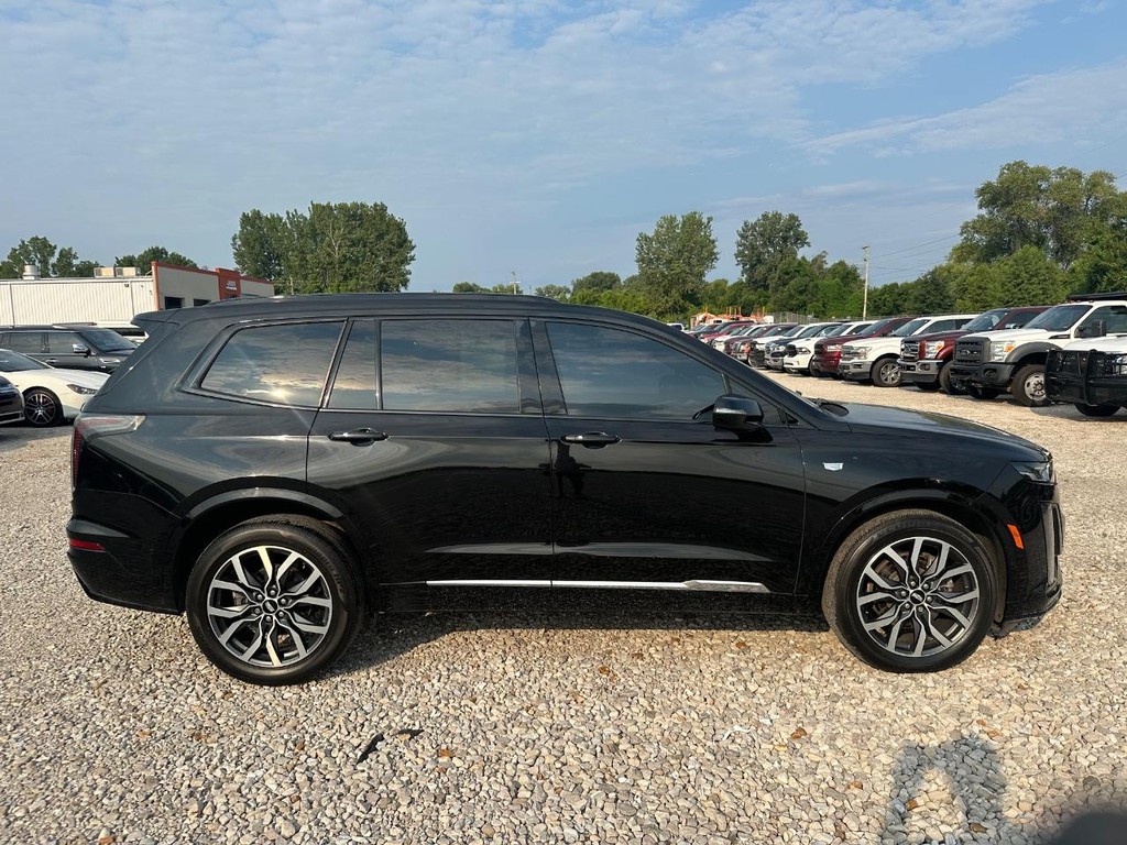 Cadillac XT6 Vehicle Full-screen Gallery Image 02