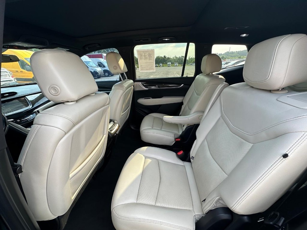 Cadillac XT6 Vehicle Full-screen Gallery Image 09