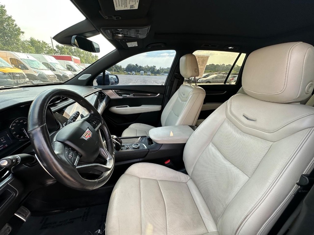 Cadillac XT6 Vehicle Full-screen Gallery Image 12