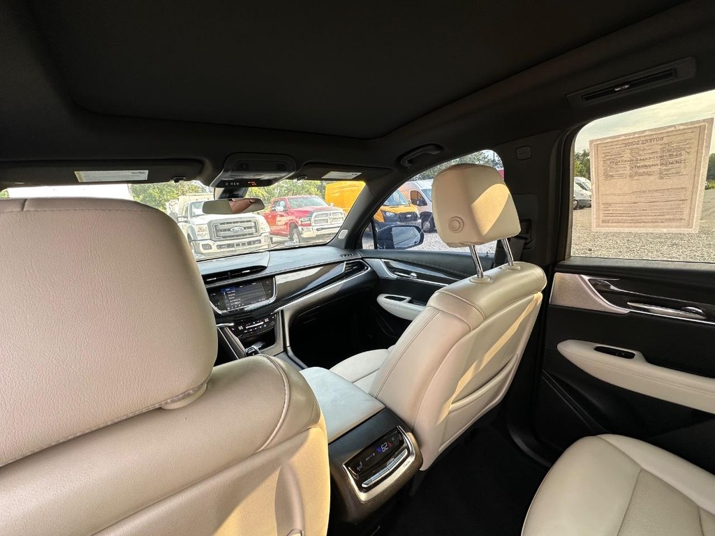 Cadillac XT6 Vehicle Full-screen Gallery Image 13