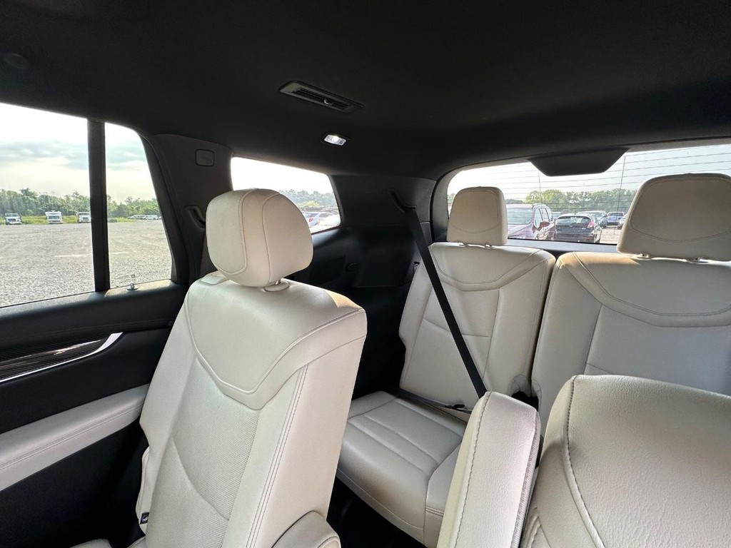 Cadillac XT6 Vehicle Full-screen Gallery Image 14